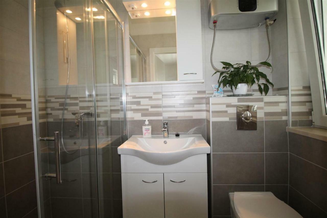 Private Accommodation Carevic Dubrovnik Bagian luar foto