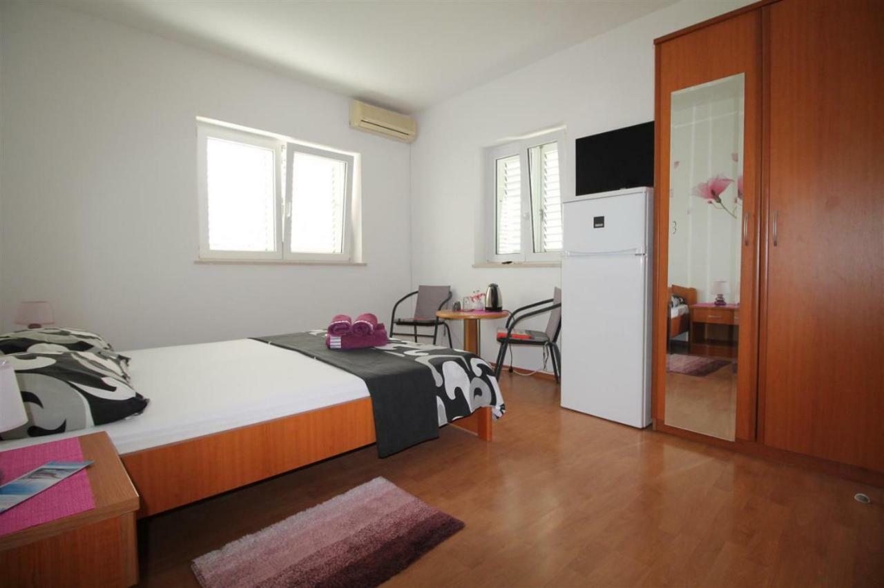 Private Accommodation Carevic Dubrovnik Bagian luar foto